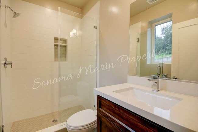 Building Photo - Gorgeous 4 Bed/3Bath House Available in De...