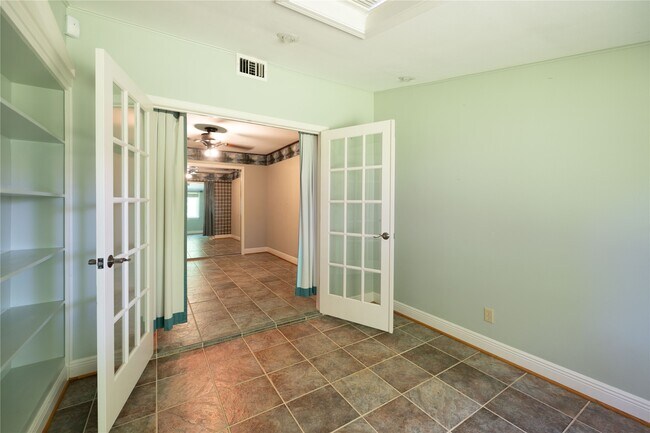 Building Photo - 7546 Maple Tree Dr