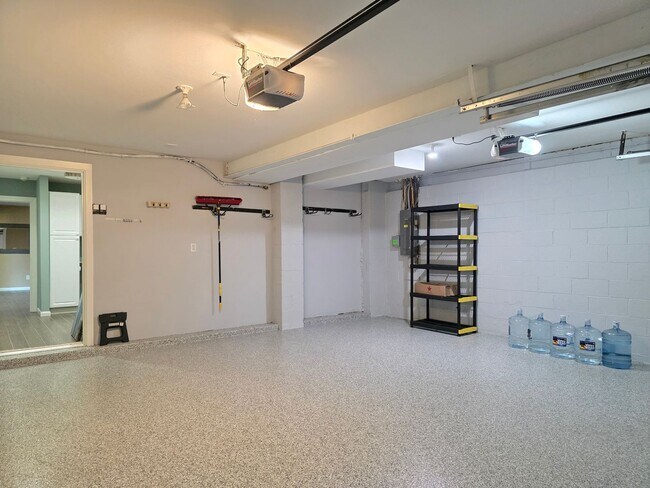 Building Photo - 27 Bridleshire Rd