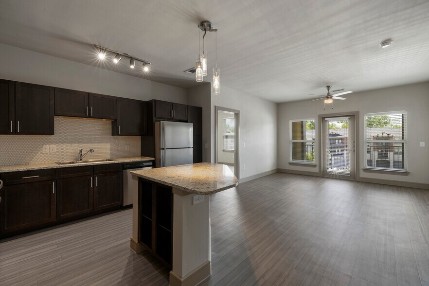 Century Lake Highlands 6808 Skillman St Dallas TX 75231 Apartment