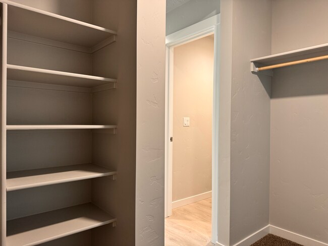 Building Photo - 10330 Crystal Ridge Dr