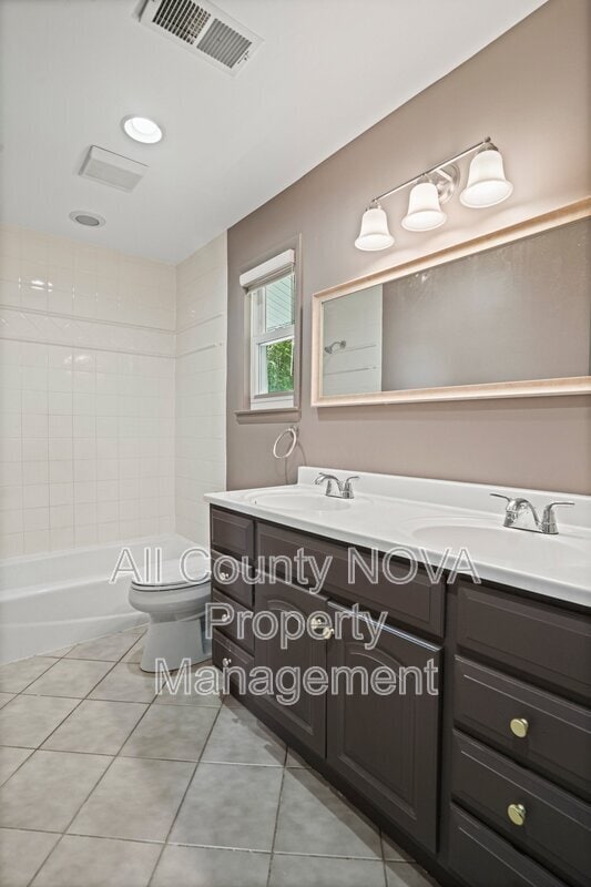 Building Photo - 6428 Earlham Dr