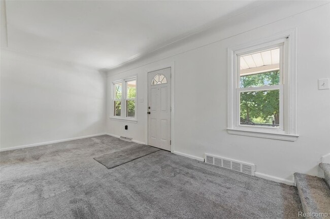 Building Photo - 15450 Lola Dr