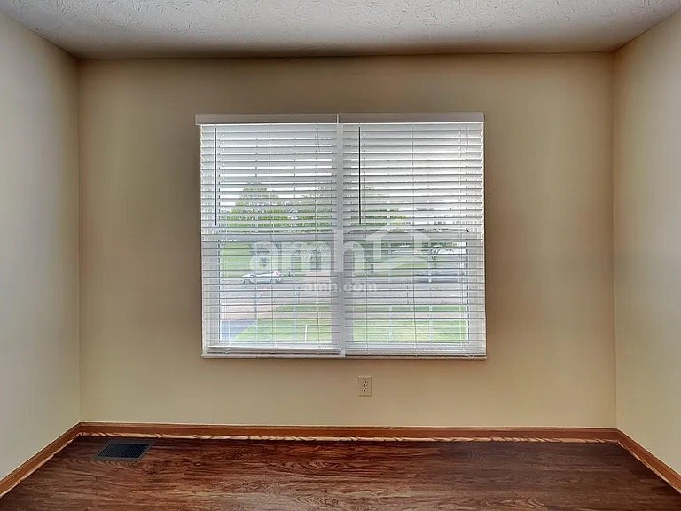 Building Photo - 452 Crestmoore Dr