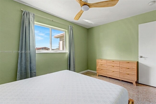 Building Photo - 616 NW 3rd Ct