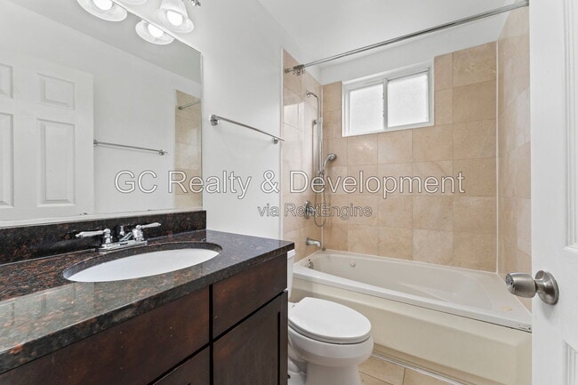 Building Photo - 6429 N Damen Ave