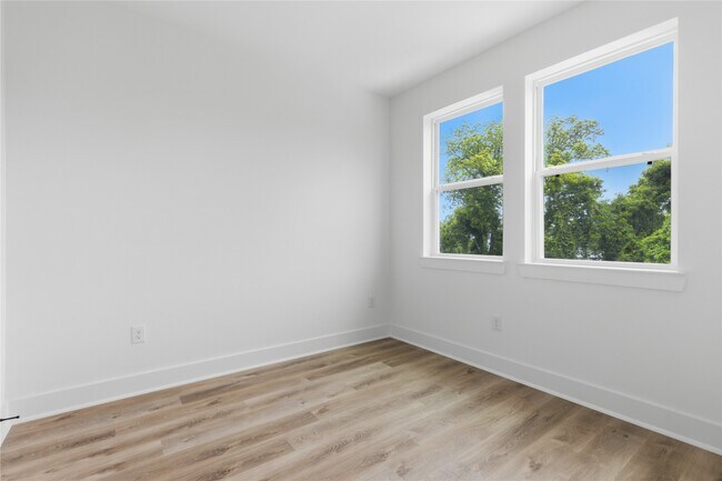 Building Photo - 812 Elkhart St