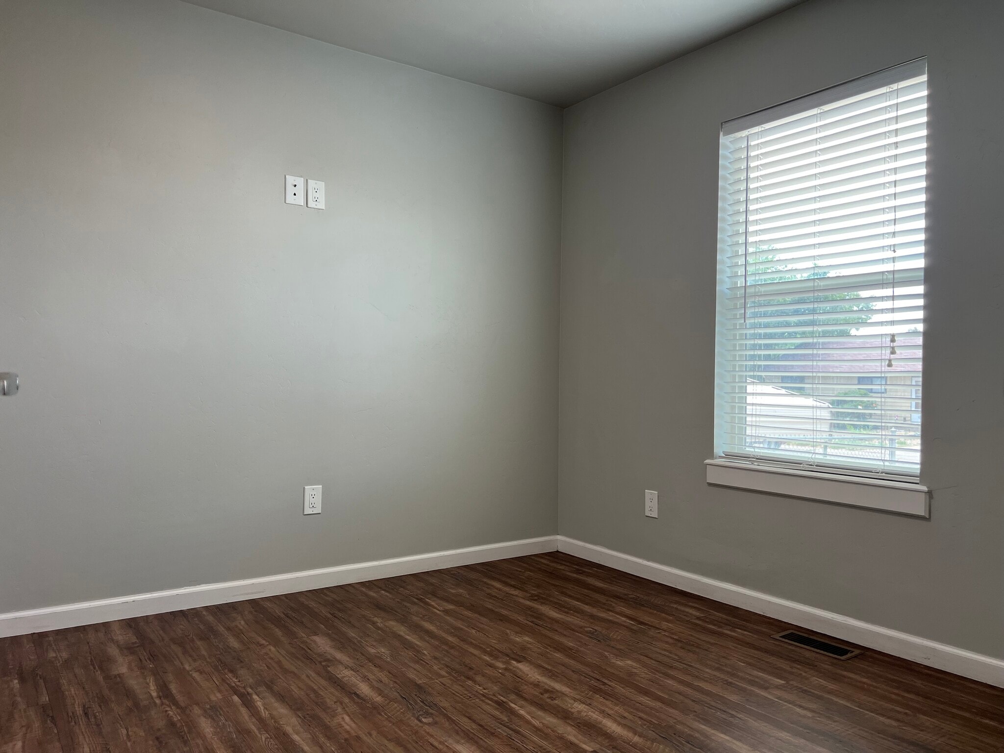 3rd bedroom - 2106 Mesa Ave