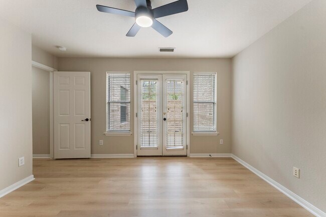 Building Photo - 99 E Foxbriar Forest Cir