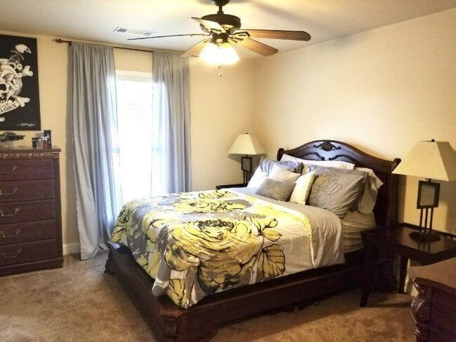 Building Photo - 3225 Montgomery Dr