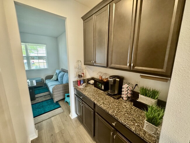 Building Photo - "Spacious 5-Bedroom Sanctuary with 4 Full Baths in Wimauma - 3,566 Sq Ft of Comfort!"