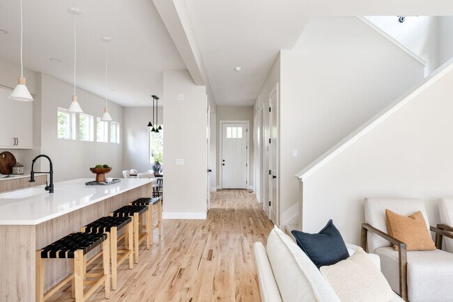 Building Photo - Modern 4BD, 3BA Home with 2-Car Garage and...