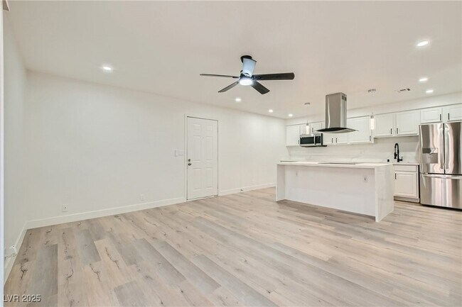 Building Photo - 4330 Sandy River Dr