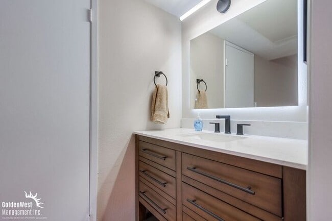 Building Photo - Cozy 2Bdm 2Ba Condo in North Park Neighborhood