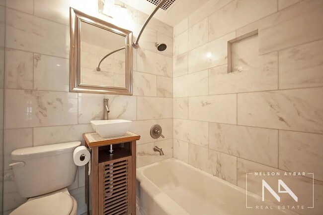 Building Photo - 533 3rd St