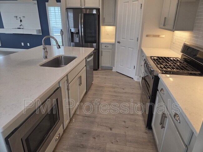 Building Photo - 1022 Stoneleigh Ln