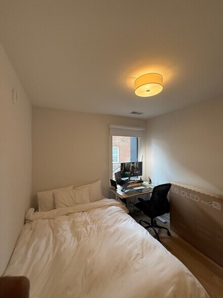 Building Photo - 2216 40th Pl NW