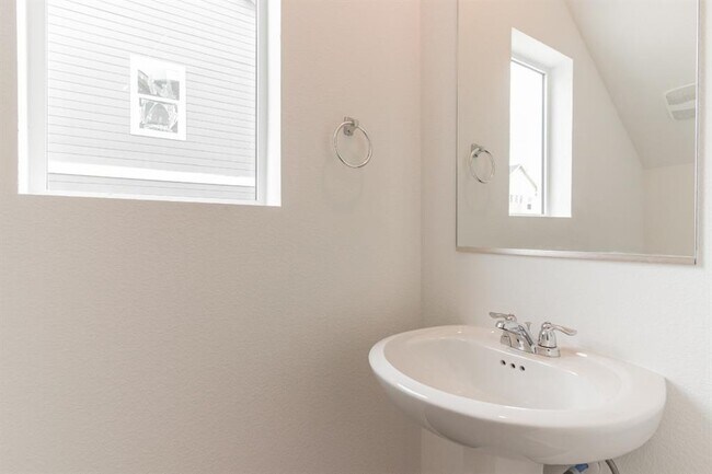 Building Photo - 231 Rioja