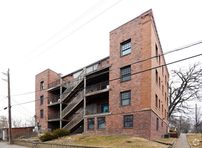 Building Photo - Hillside