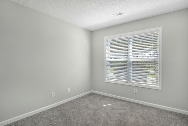 Building Photo - 515 Cely Ln