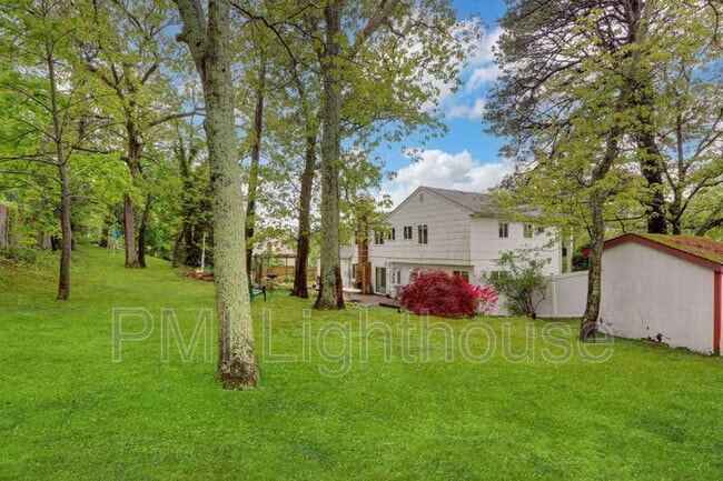 Building Photo - 17 Rondell Ln