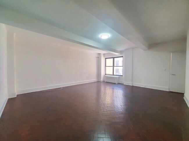 Building Photo - 160 W 73rd St