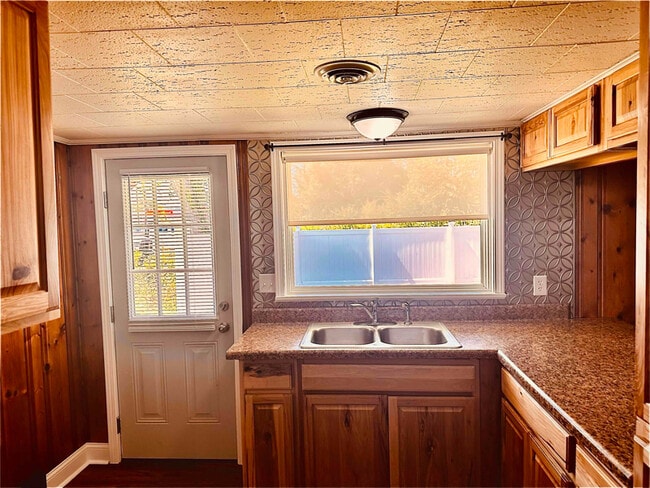 Building Photo - 120 Lyons Gap Rd