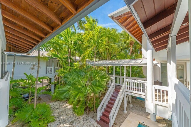 Building Photo - 655 N Mashta Dr