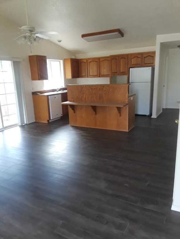 Building Photo - Adorable duplex in Prineville - all new in...