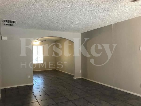 Building Photo - 4924 S Hazelton Ln