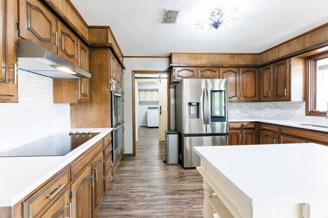 Building Photo - 5703 80th St