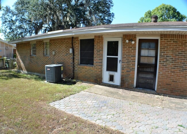 Building Photo - 3144 Montwood Dr