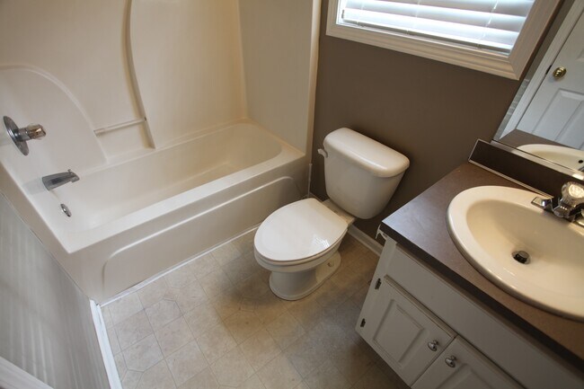 Building Photo - Conveniently Located Three Bedroom House Available this August!