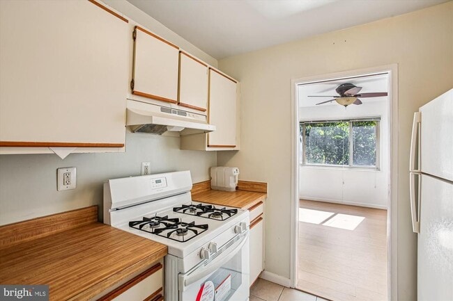 Building Photo - 3900 Tunlaw Rd NW