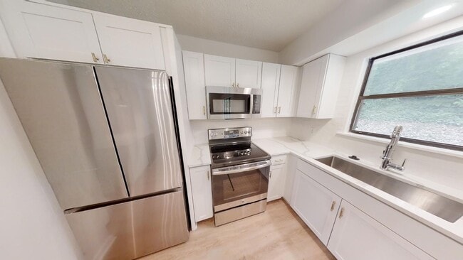 Building Photo - N Cedarbrook Bungalow