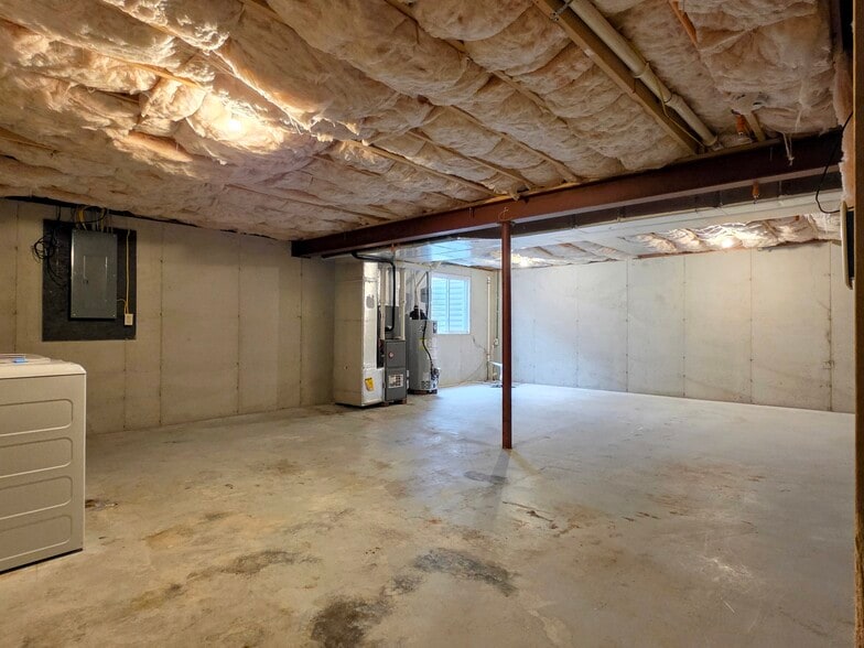 Building Photo - 14 Gable Dr