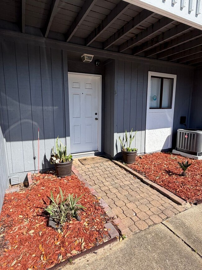 Building Photo - Coastal Living in the Heart of Destin