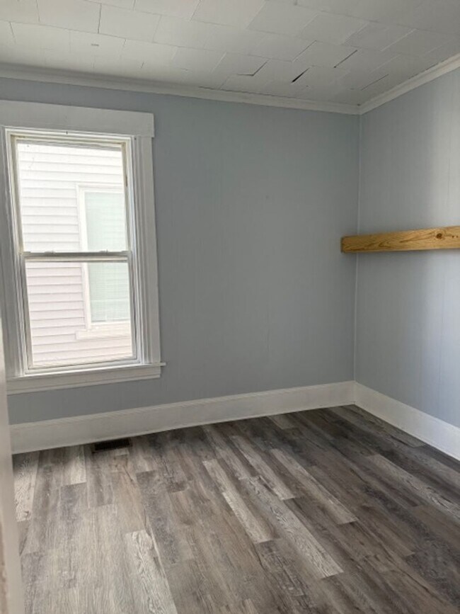 Building Photo - 201 Auburn St