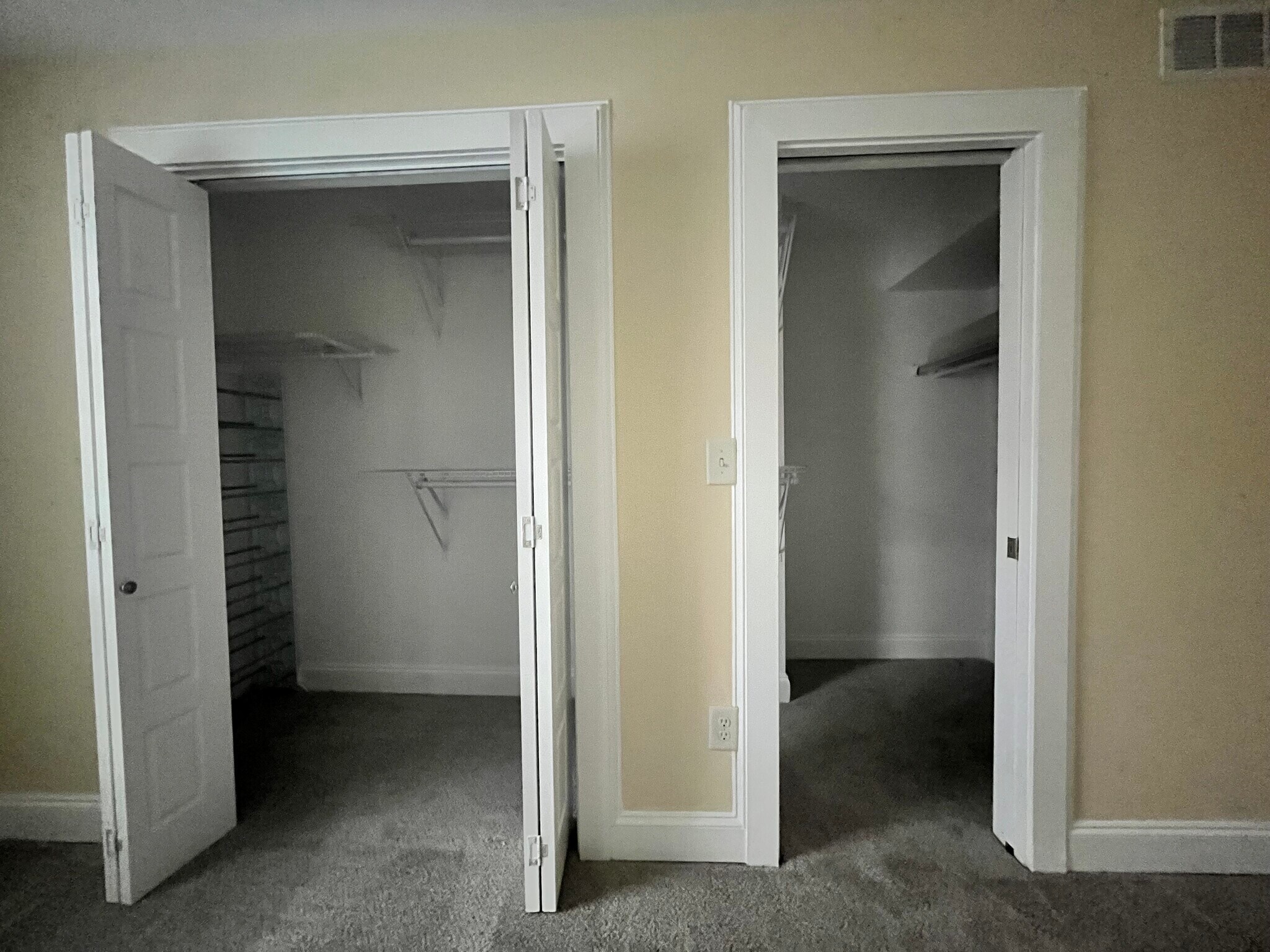 Large Master Walk-in Closet - 517 Boulevard SE