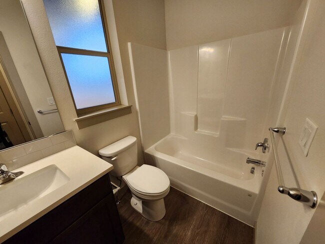 Building Photo - Newer 3 Bed/2 Bath Construction on Bend's Eastside - Cessna Drive