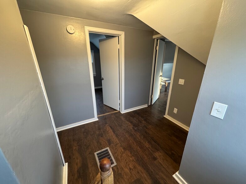 Building Photo - 3927 S Clement Ave