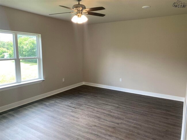 Building Photo - 436 W College St