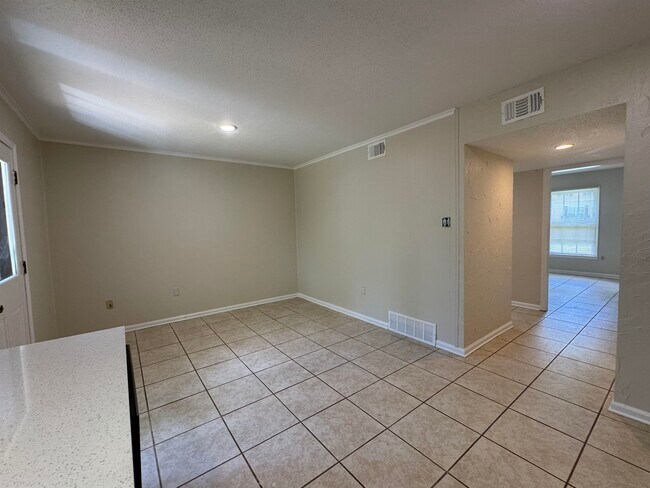 Building Photo - 5659 Hinton Pl