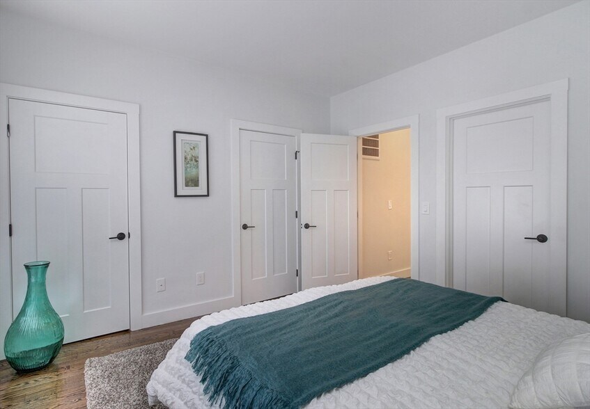 Building Photo - 50 Border St