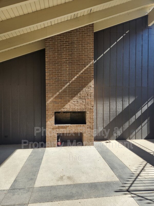 Building Photo - 2800 Kalmia Ave