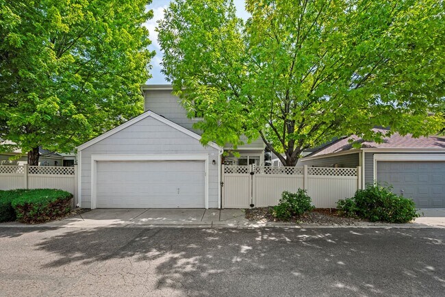 Building Photo - Stunning Tennyson Park Home | 4 Bedrooms, Finished Basement & Open Space Views