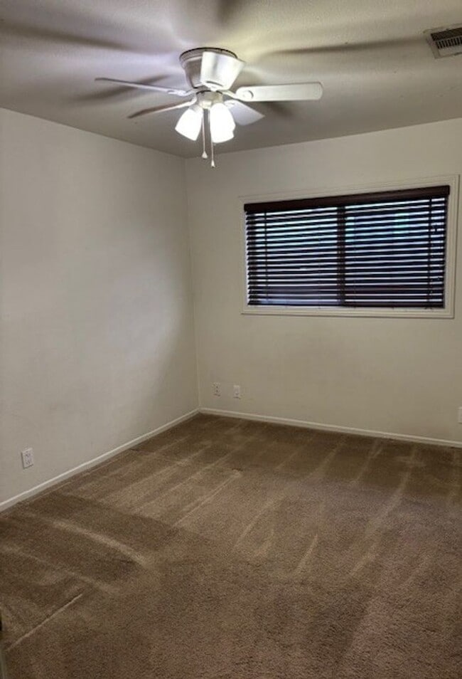 Building Photo - Low in La Quinta Cove