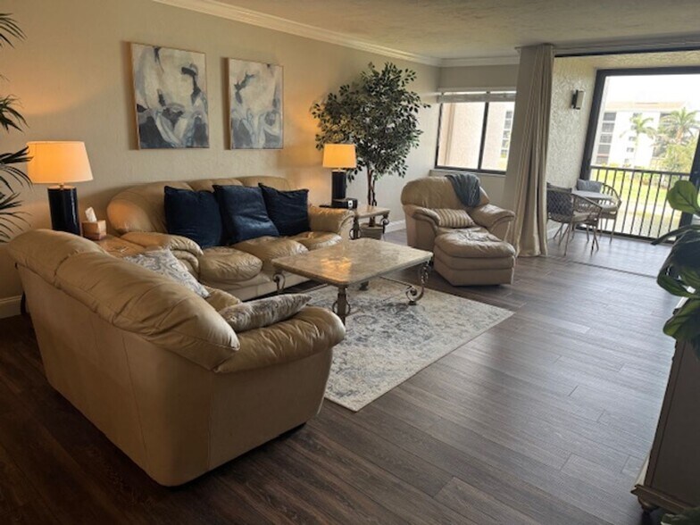 Building Photo - Flagship Village Condo in The Landings Yacht Golf & Tennis Club
