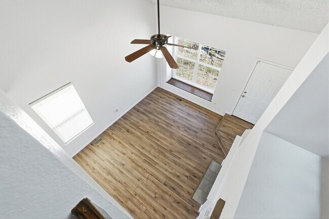 Building Photo - $1,840.95, 3-bed, 1.5-bath, located in Colorado Springs with a large backyard.