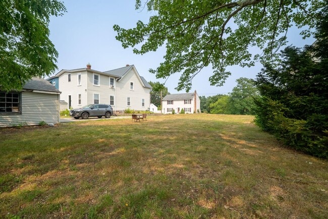 Building Photo - 106 Bismark St